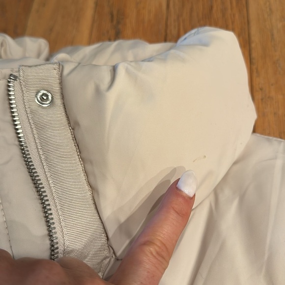 Abercrombie and Fitch | cream puffer vest | Men’s size Medium - Picture 7 of 7